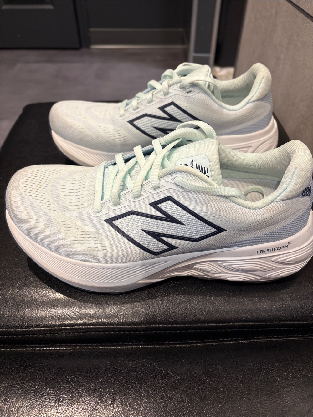 New Balance Women's Running Shoes 880 size 8 D (wide) in Mint - Picture 2 of 6